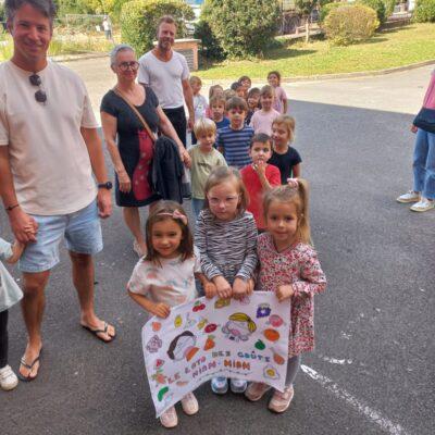 Loto du goût à l’EHPAD entre les Moyenne Section et les résidents.